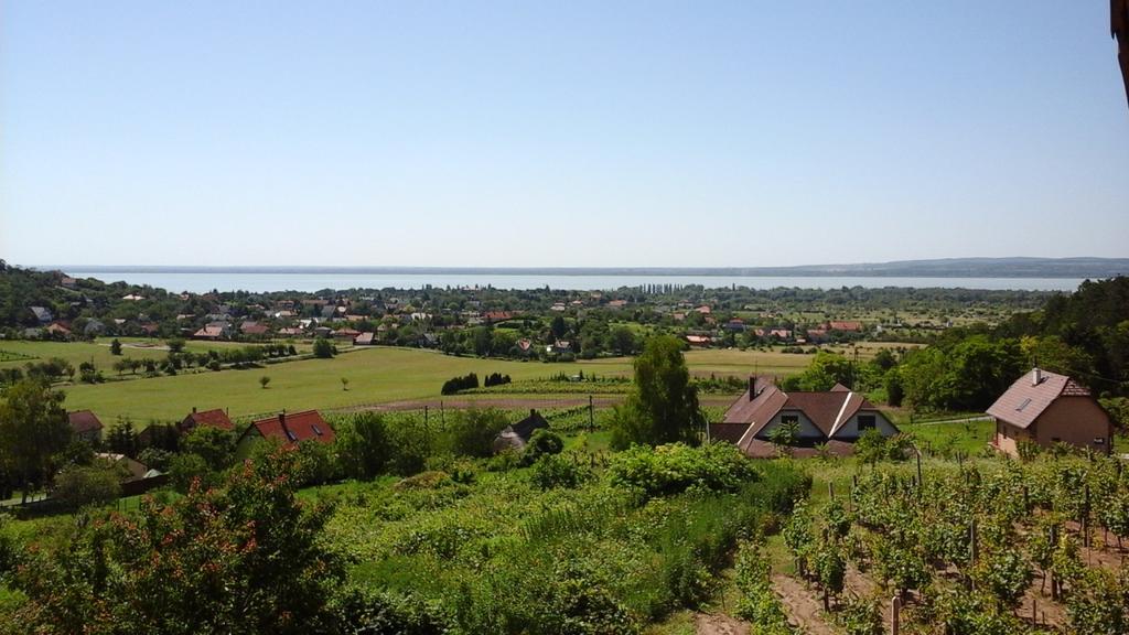 Готель Kincses Vendeghaz Балатондьєрек Екстер'єр фото